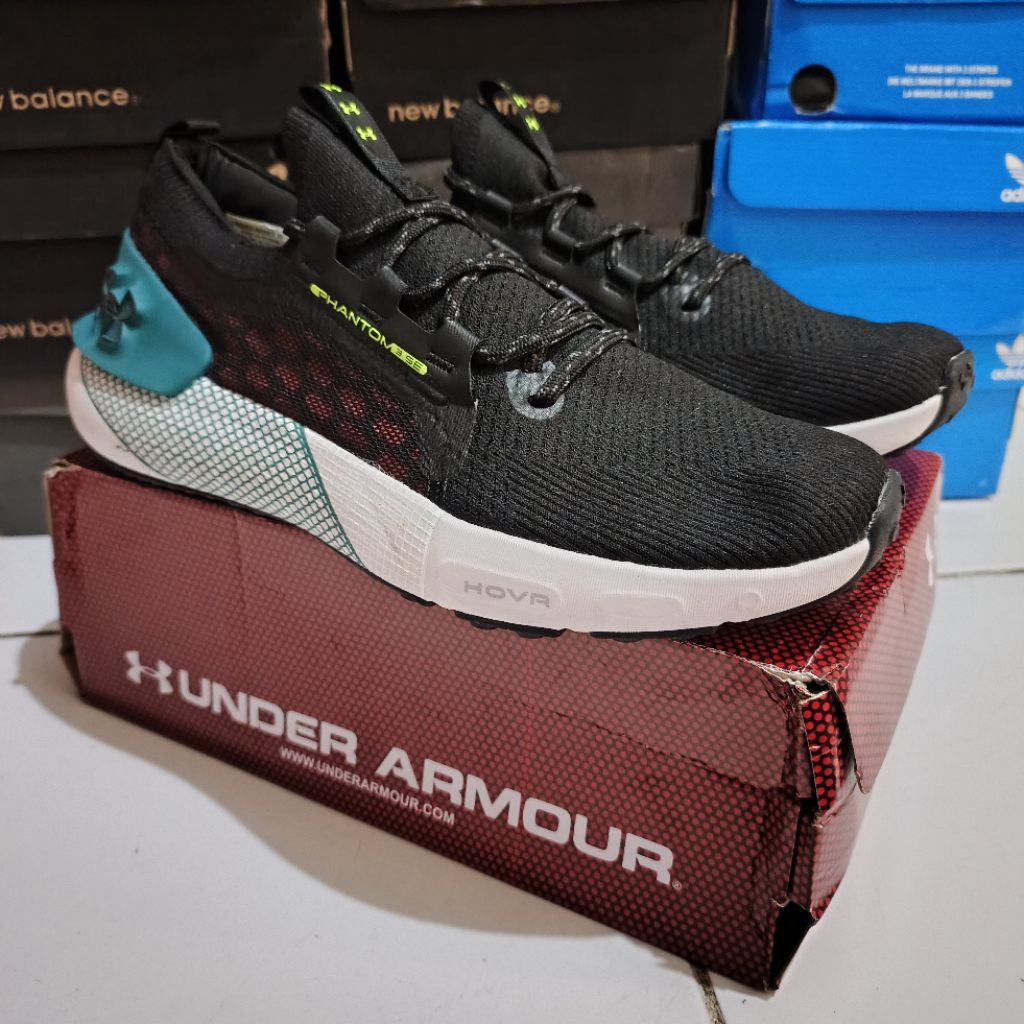 Sepatu UA HOVR Phantom size 43