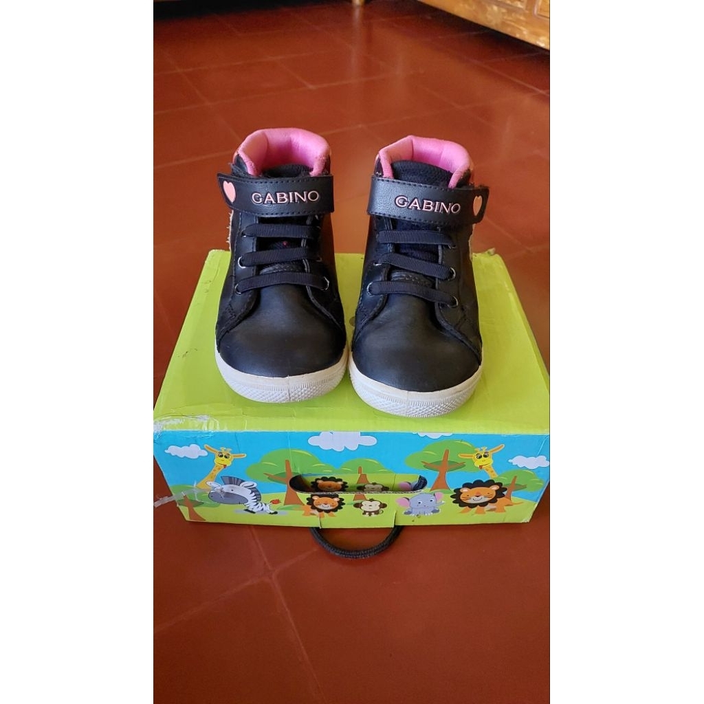 Sepatu Anak Perempuan Preloved (Gabino)