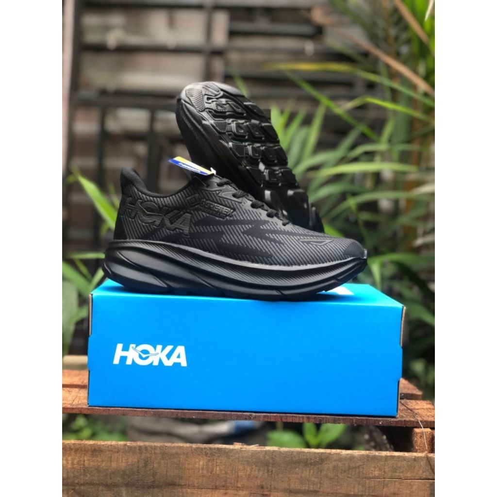 Sepatu Running HOKKA Full Black Goretex Pria