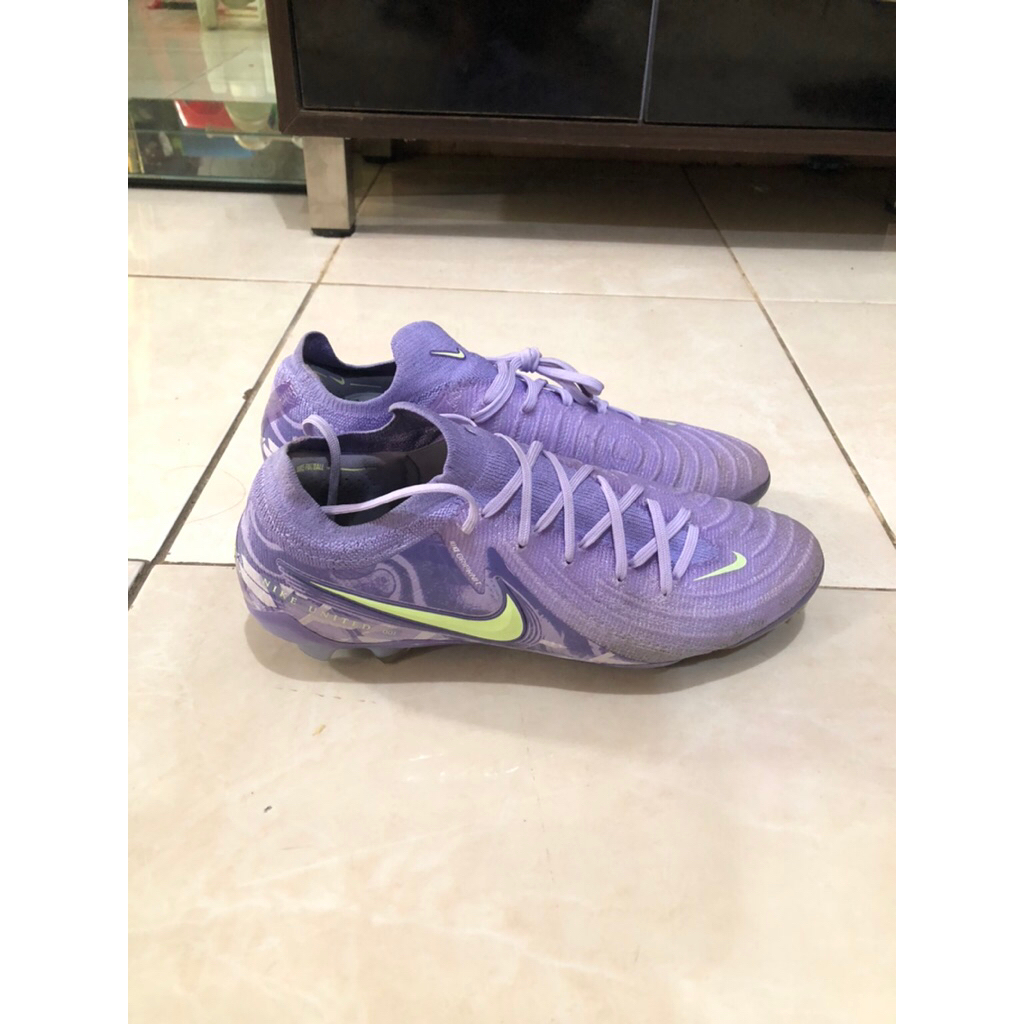 Sepatu bola Nike Phantom GX Elite