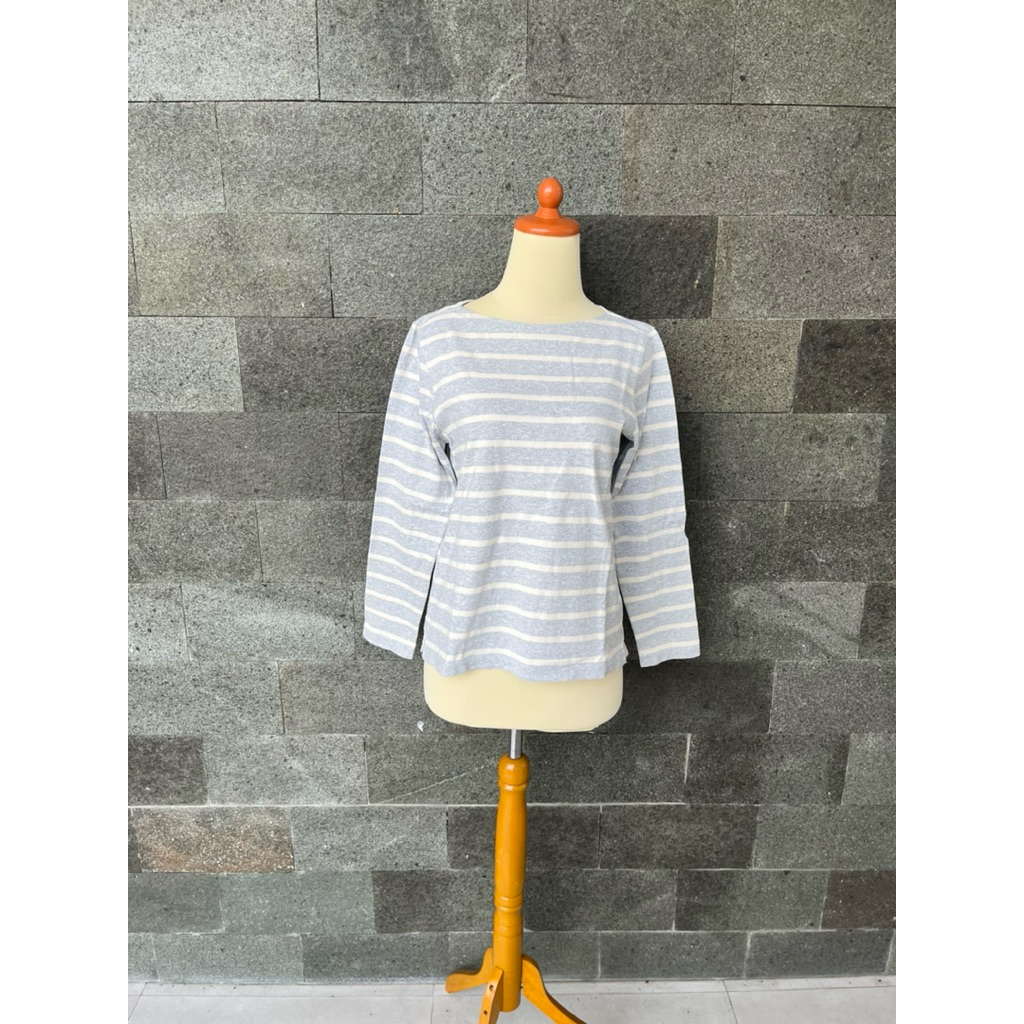 uniqlo striped tshirt