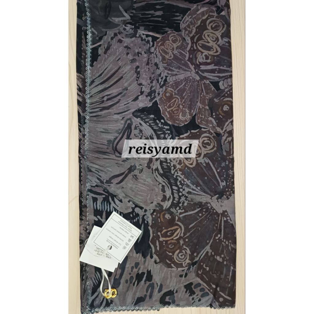 AS IS BUTTONSCARVES BS FARSHA BLACK