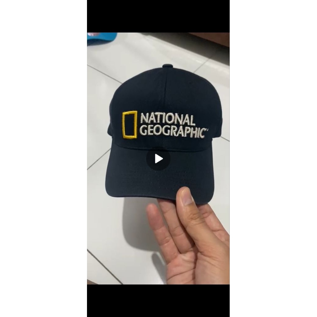 topi natgeo hitam