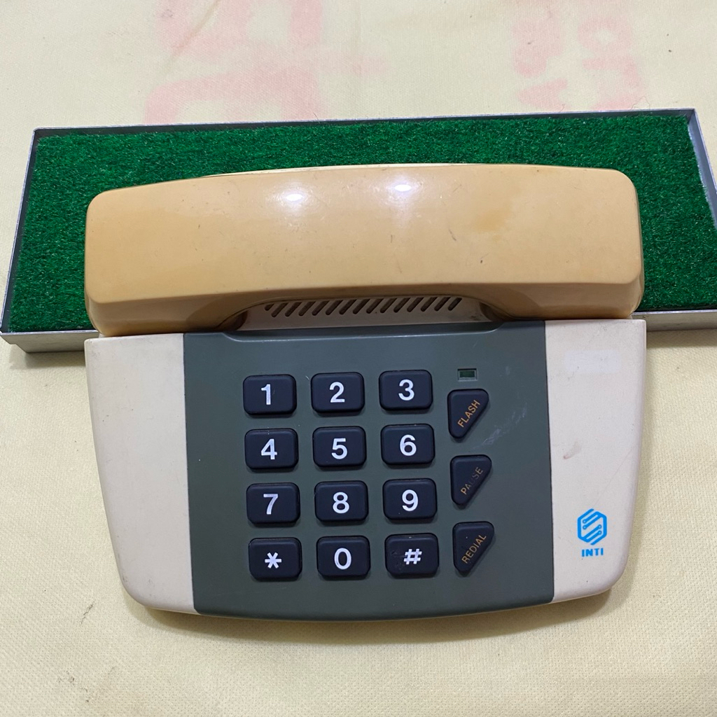 Telepon Jadul untuk display vintage