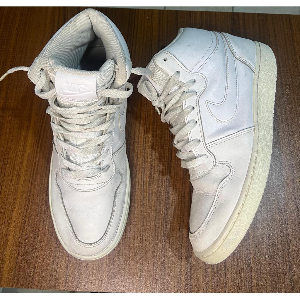Nike air jordan 1 mid triple white