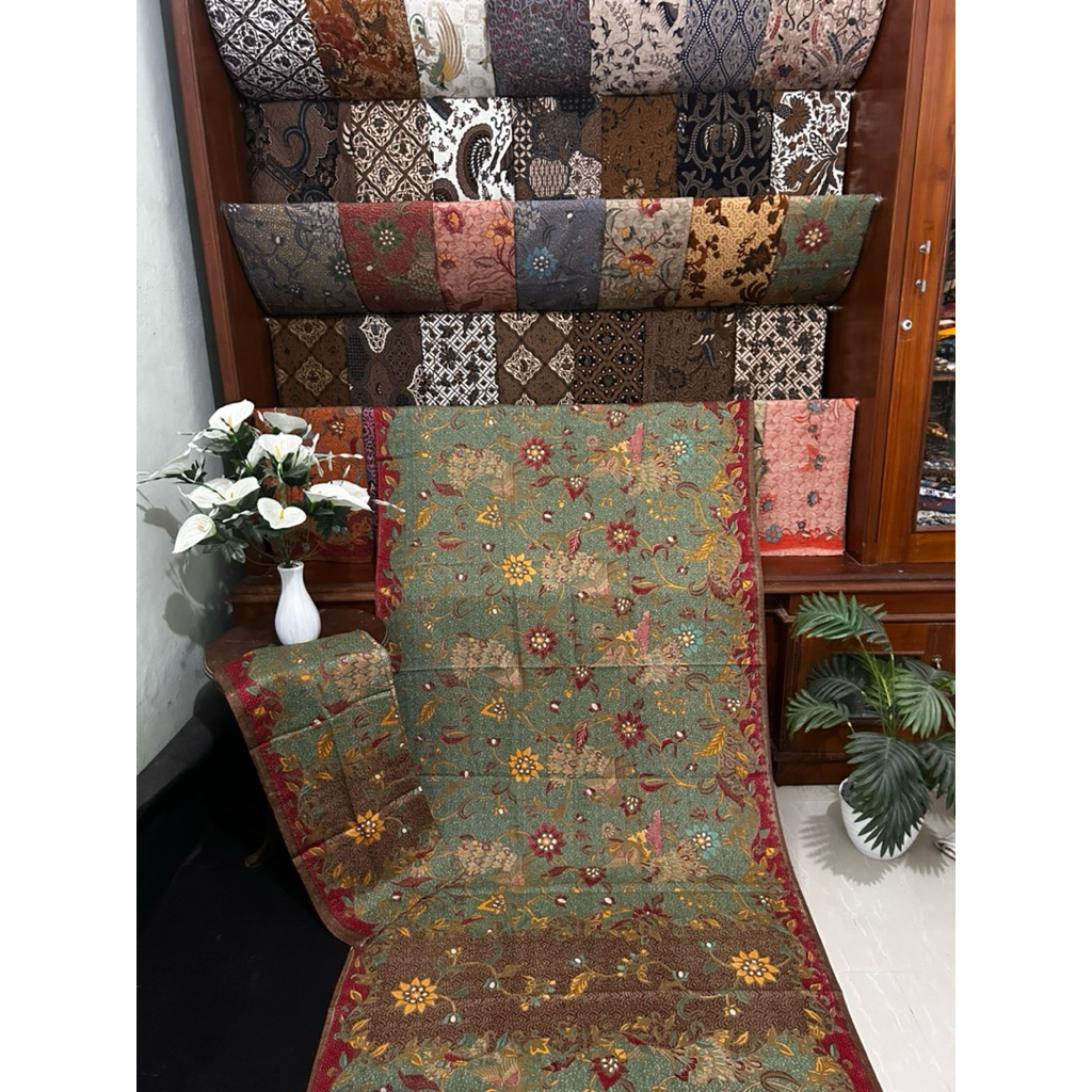 KAMEN/KEBAYA SUTRA DILBY ATBM SERAT NANAS BATIK ASLI SOLO