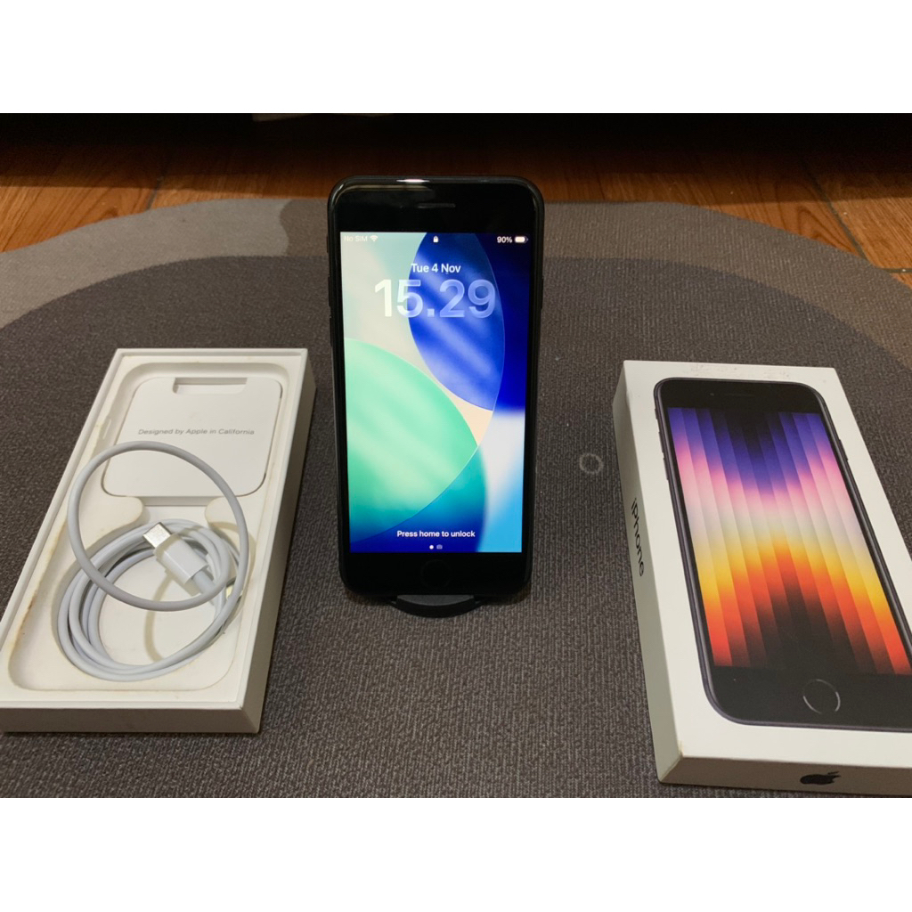 Iphone SE 3 2022 256gb Ex Ibox Midnight / Hitam Fullset Nominus