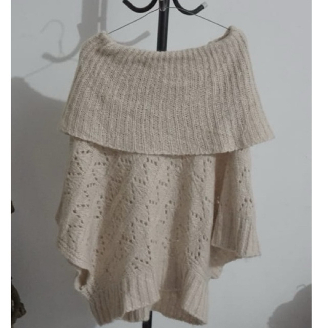 Poncho Rajut Tebal Off Shoulder Wanita