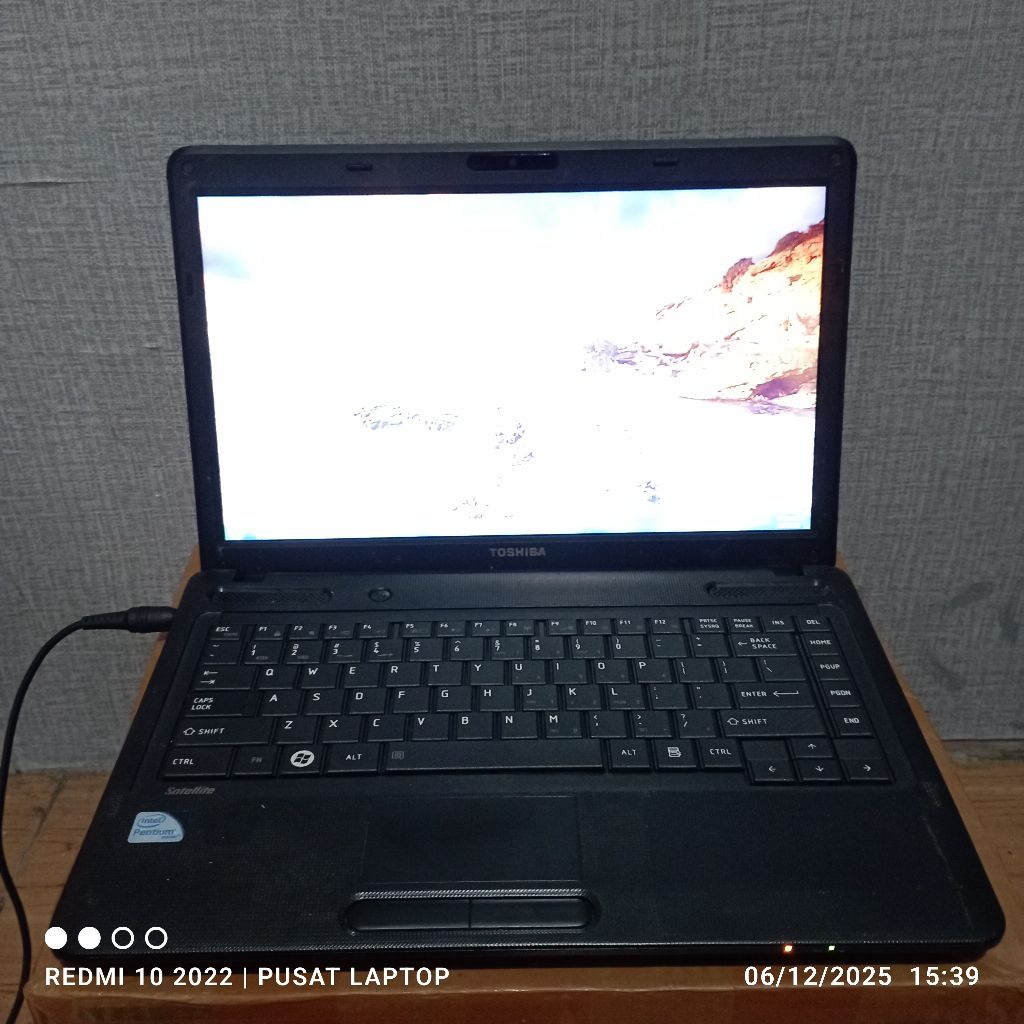Laptop Toshiba Satellite C600 Intel windows 7 Prosesor Intel Pentium Ram3gb HDD320gb Lcd14in Mesin n