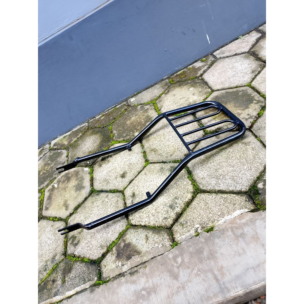 Behel belakang Suzuki RC 100