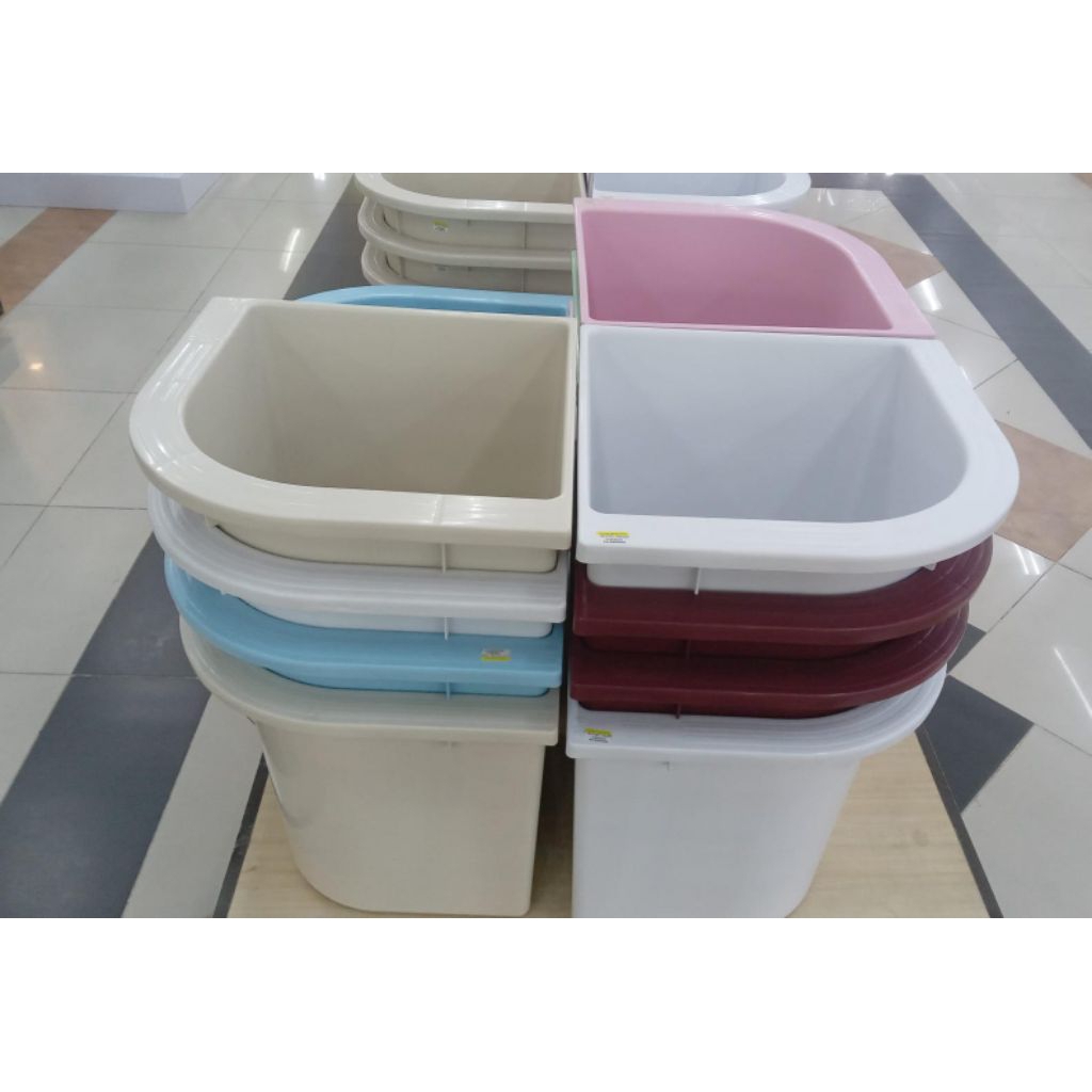Bak Air Premium Kamar Mandi Sudut Fiber (TECHPLAS)