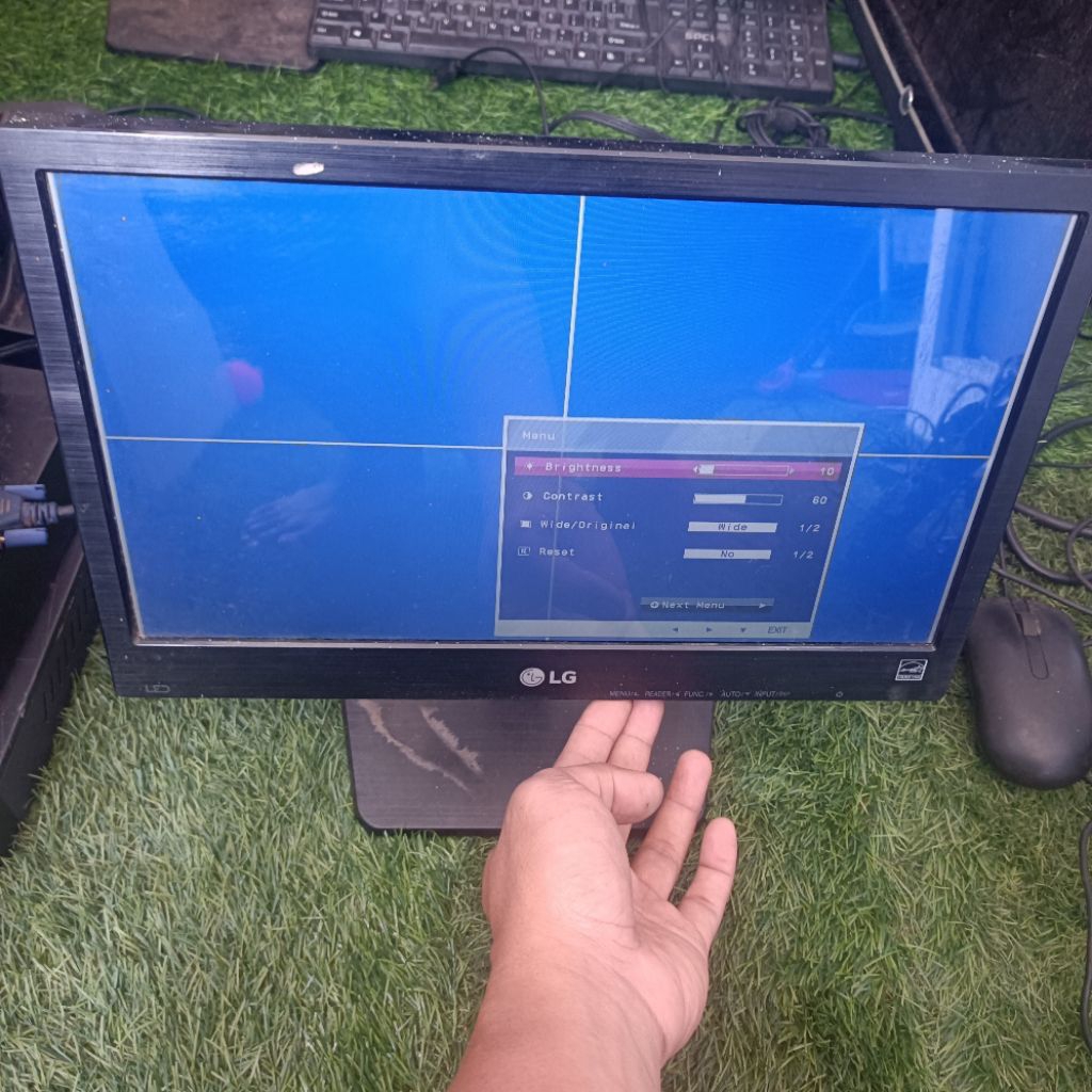 LCD LED Monitor 16 inch LG