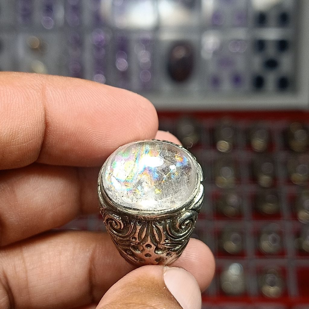 CINCIN PRIA BERMATA BATU KECUBUNG AIR PELANGI KALIMANTAN ( NATURAL QUARTZ )