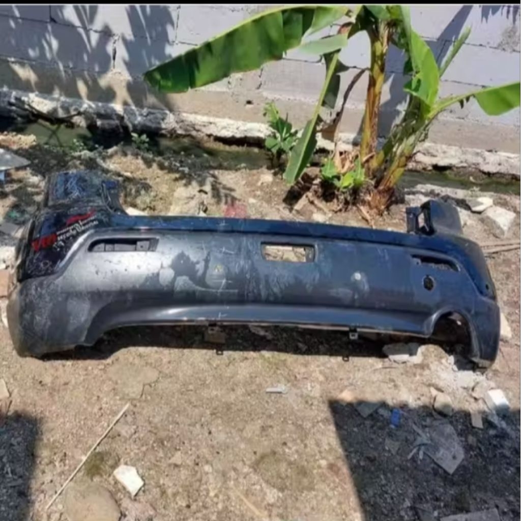 bemper belakang Mitsubishi Outlander