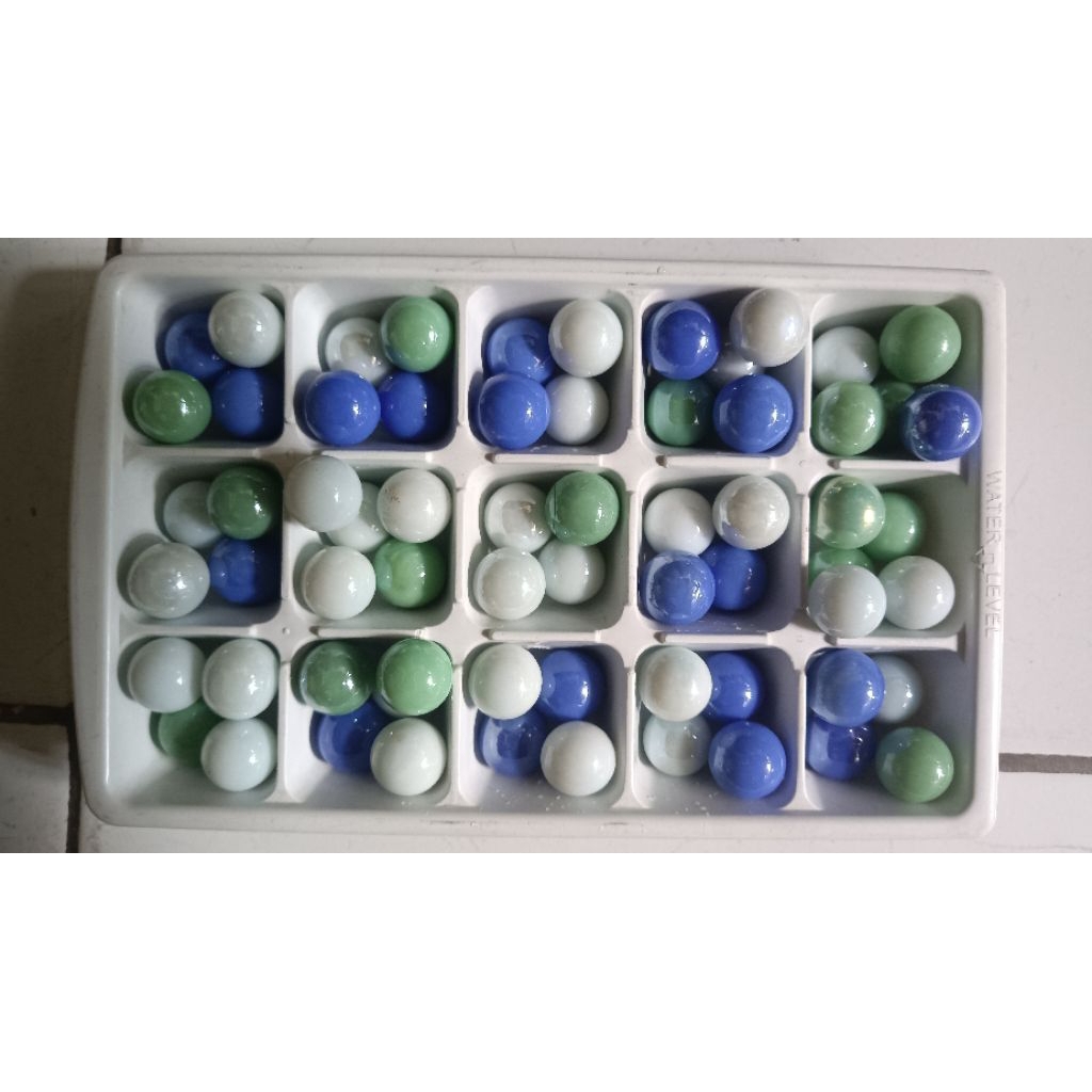 kelereng putih susu dan warna warni