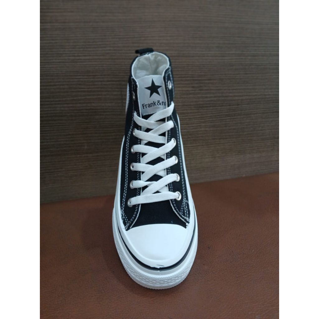 Sepatu Sekolah Wanita Dewasa Frank N Nat 639-1 Hitam/Putih