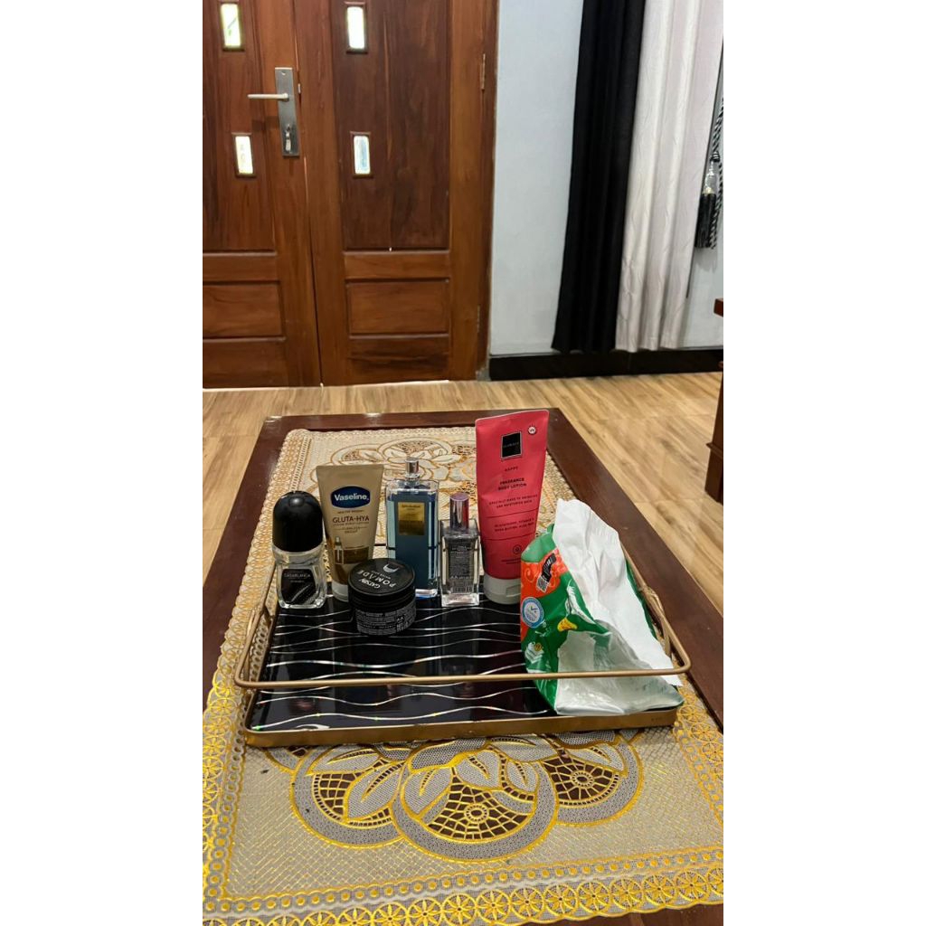 Rak kosmetik warna gold