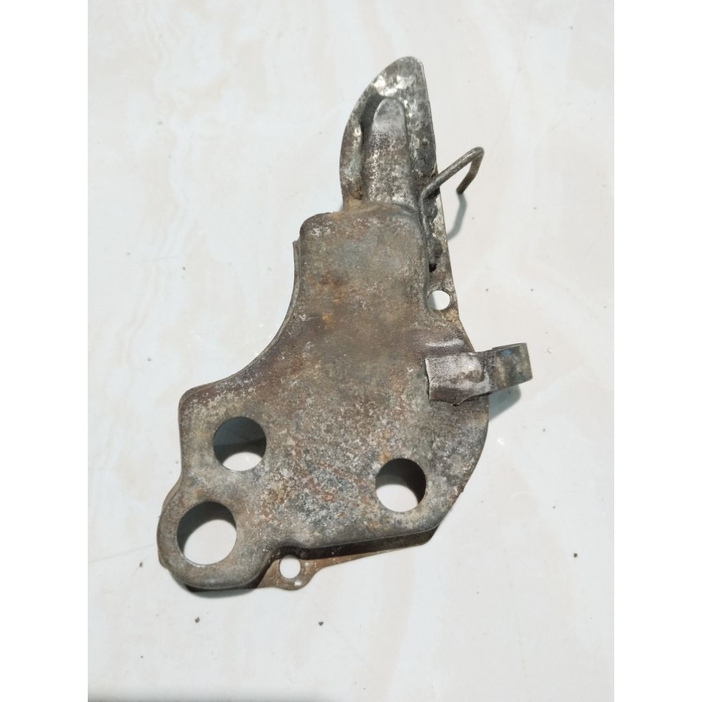 Cover tutup pompa oli Suzuki satria 2tak RU hiu lumba pelindung pompa oli satria 2tak original secon