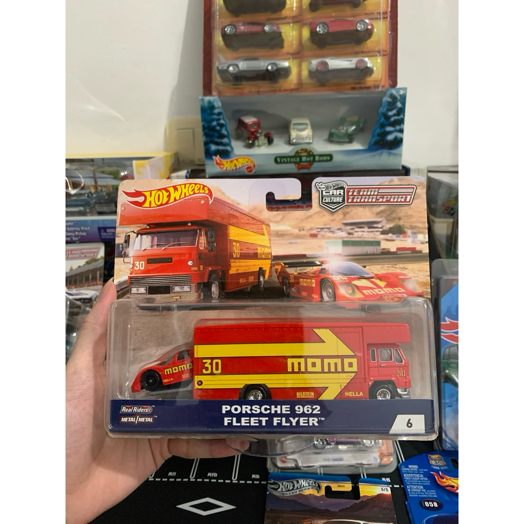 Hotwheels Team Transport Porsche 962 Fleet Flyer Momo