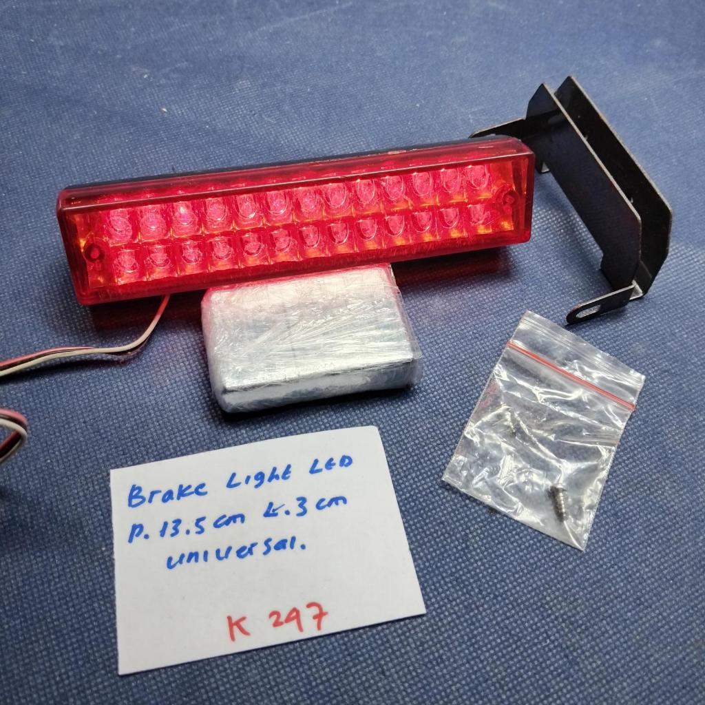 Lampu Rem Brake Light LED Mobil Universal Warna Merah Panjang 13.5Cm Lebar 3Cm Baru Stok Lama