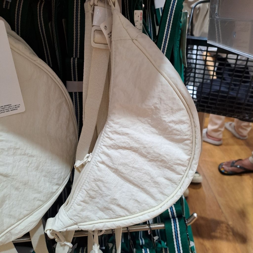tas selempang uniqlo mini