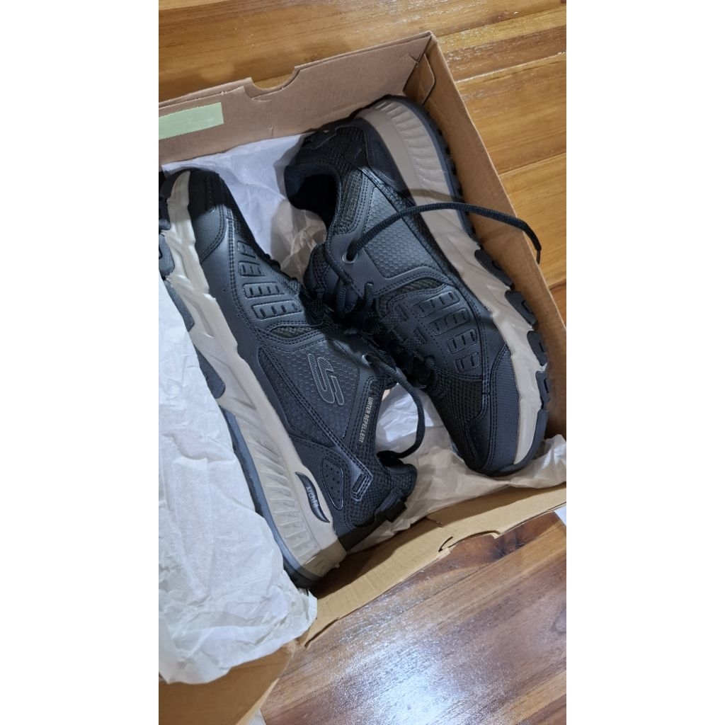 Preloved Skechers Men Sportswear Arch Fit Escape Plan Sneakers Sports Pria