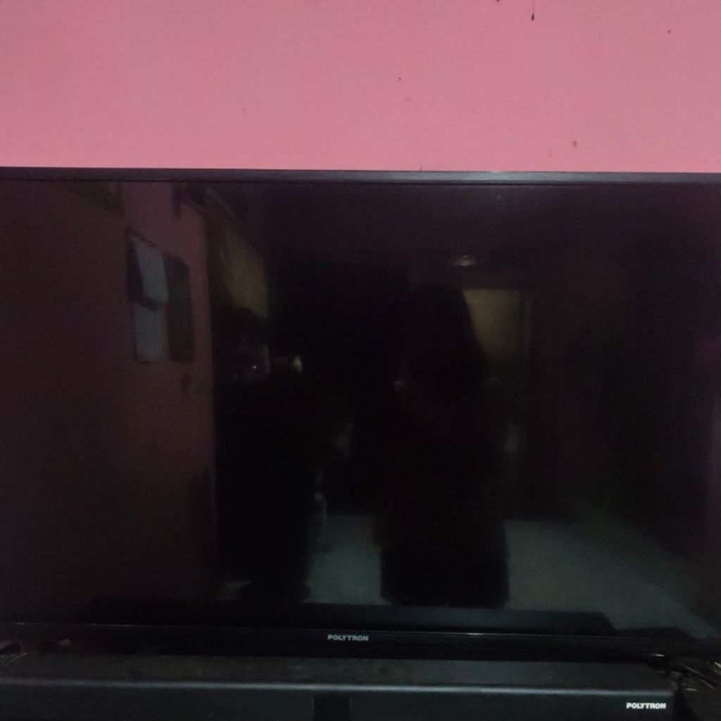 TV Polytron 43" + speaker aktif