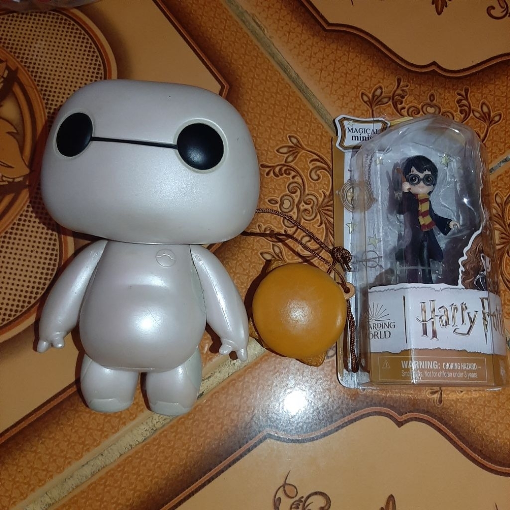 figur baymax disney funko , harry potter dan gantungan kunci burger mcd