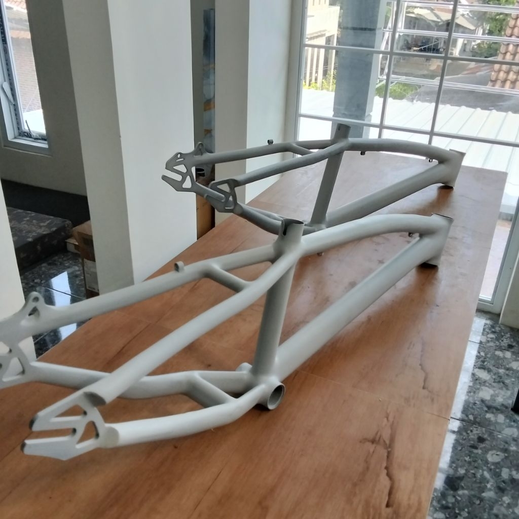 Revrensi Frame Thril Poxyan