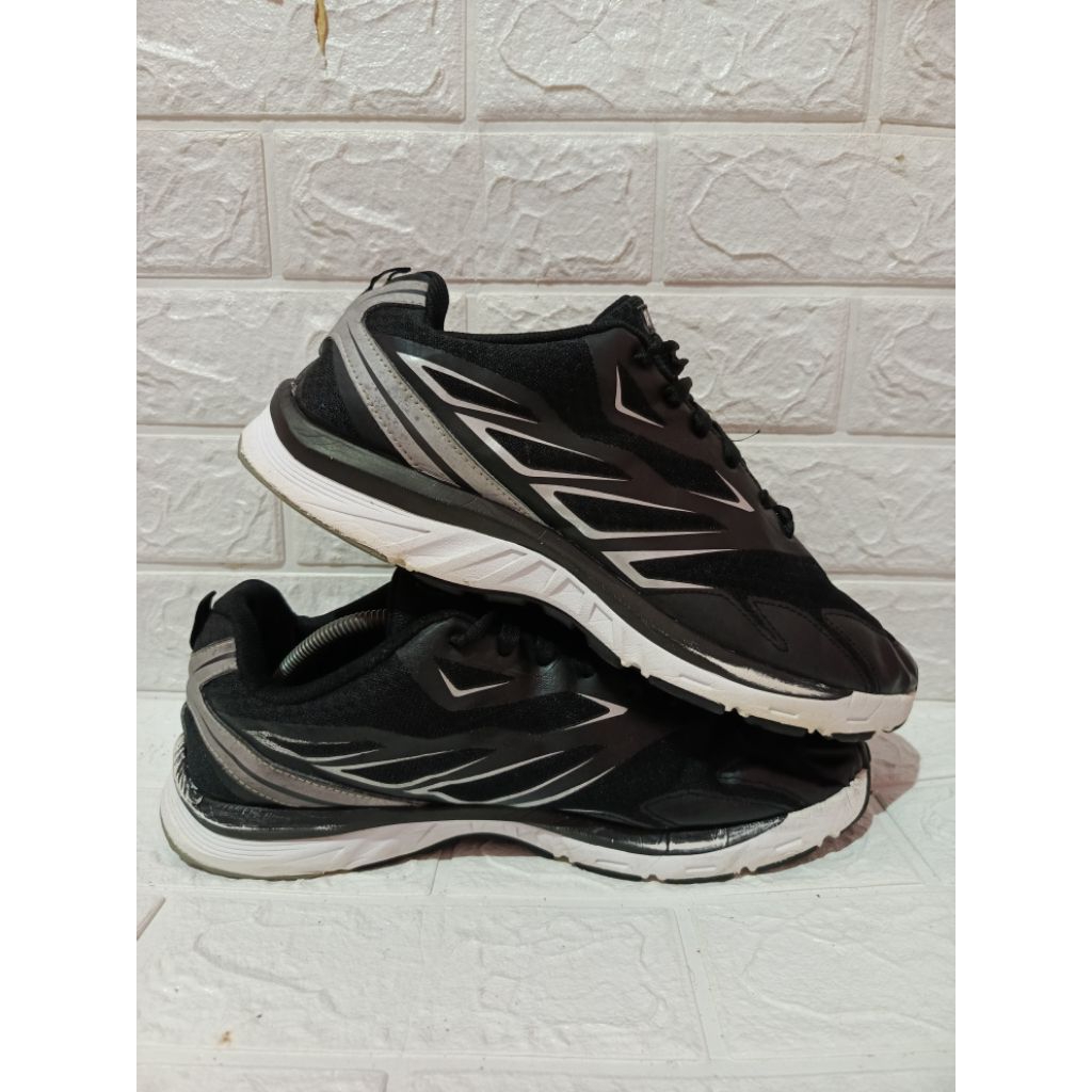 Sepatu Sneakers Roka Black Silver White size - 46