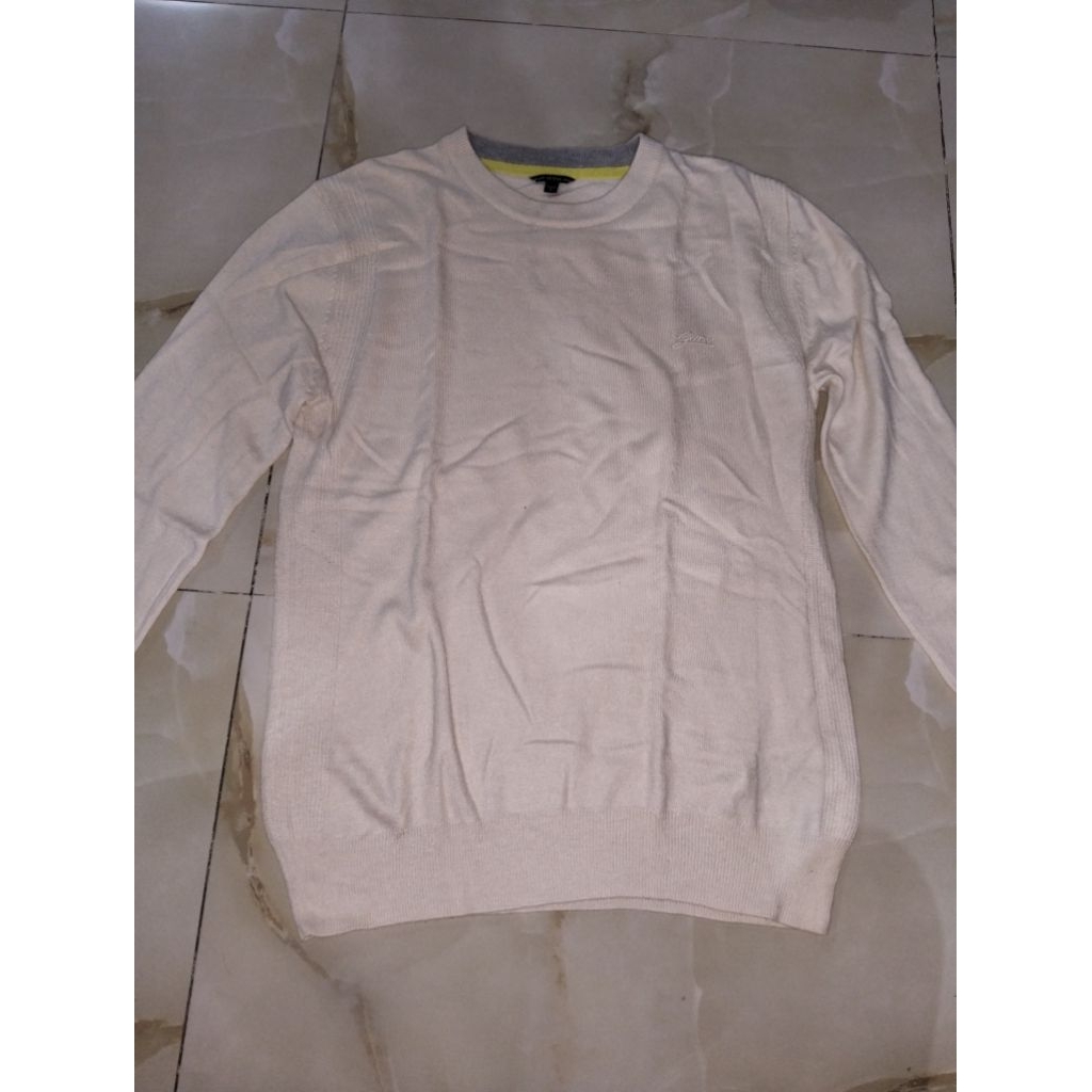 sweater pria guess LD 100-130 warna ivory
