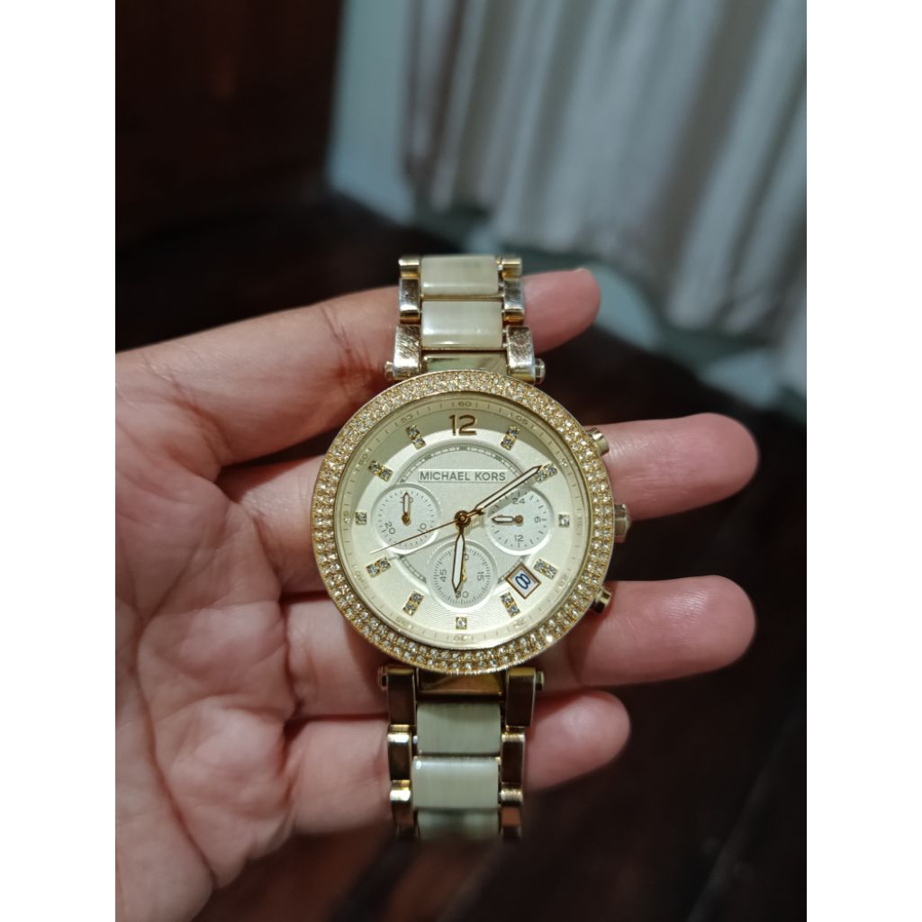 Preloved Jam Tangan Wanita MK(EMKA) Warna Gold