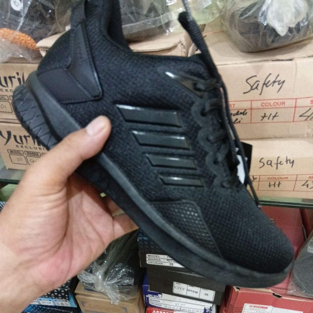 Sepatu Sekolah ProAtt Sepatu Hitam Polos