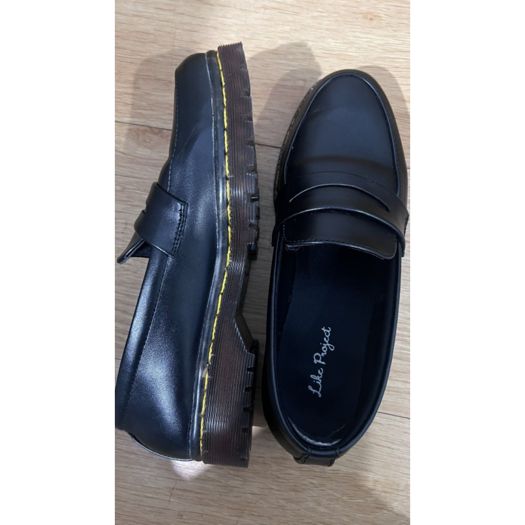 Sepatu Wanita Loafers Preloved Murah Like Project (Like New)