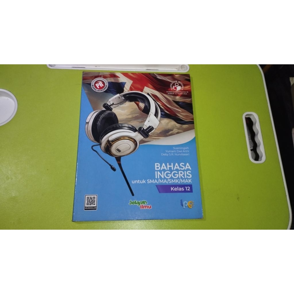 BUKU PR BAHASA INGGRIS SMA SECOND KELAS 12 SEMESTER 1 DAN 2 KURIKULUM MERDEKA