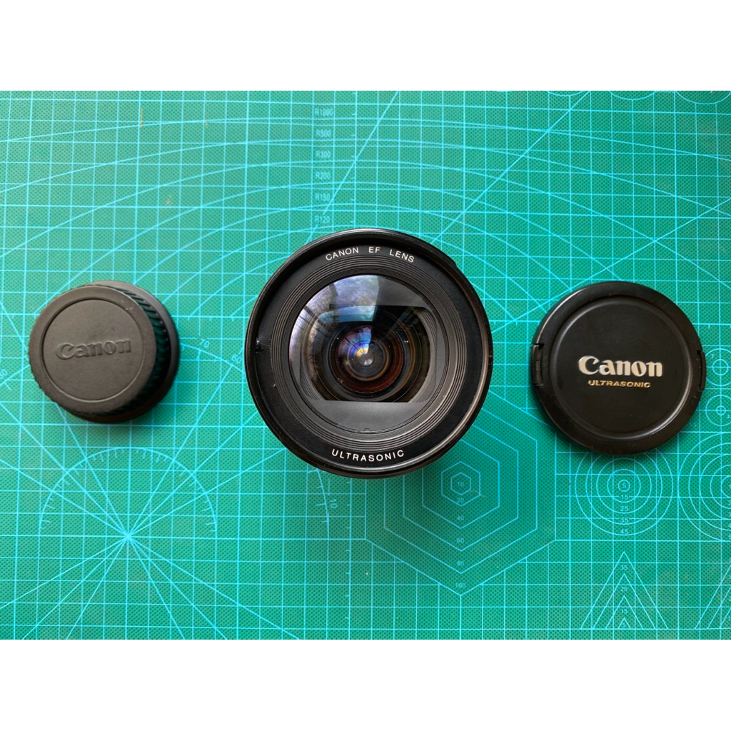 Lensa Canon EF 20-35 mm f3.5-4.5 usm second