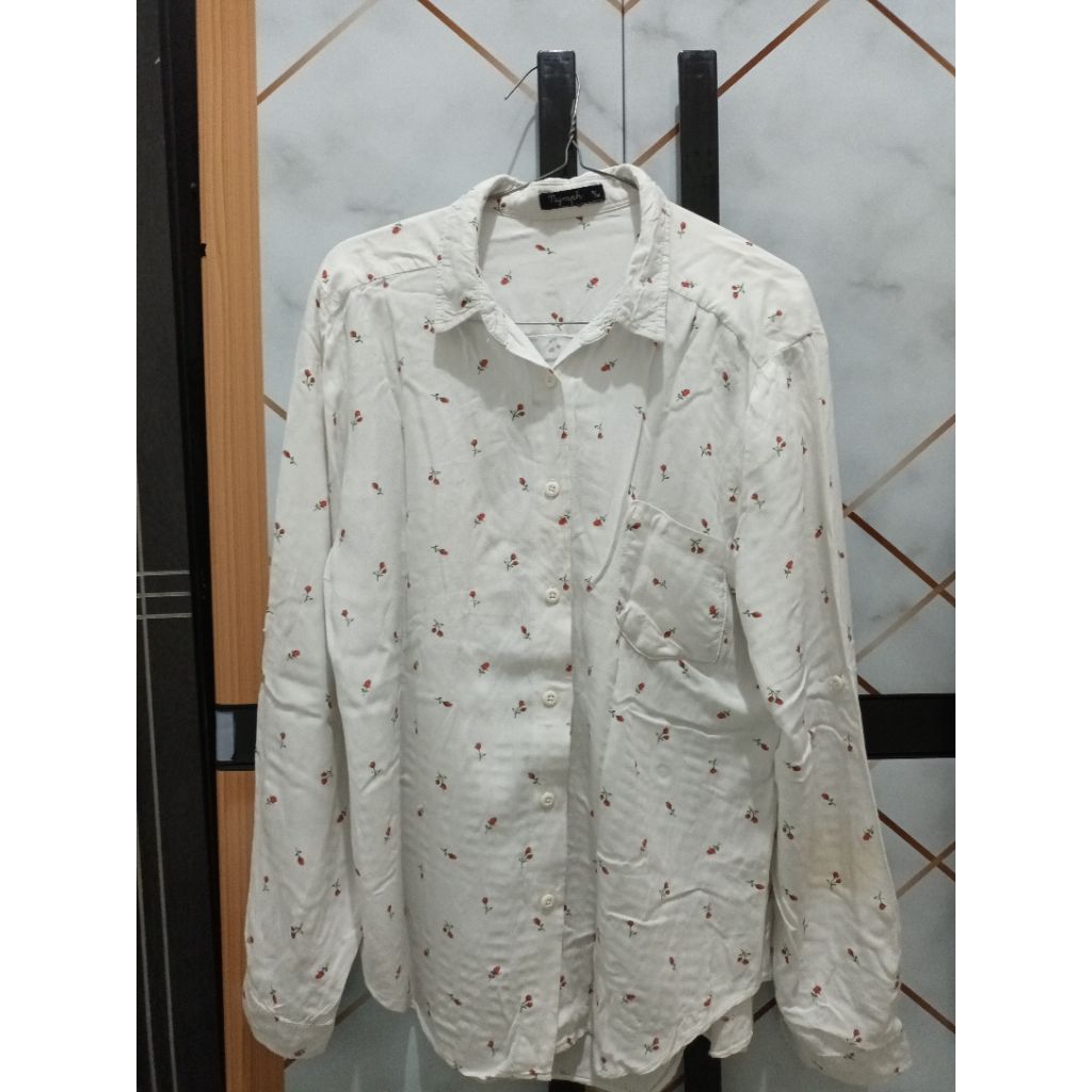 Kemeja putih NYMPH (S fit to M)