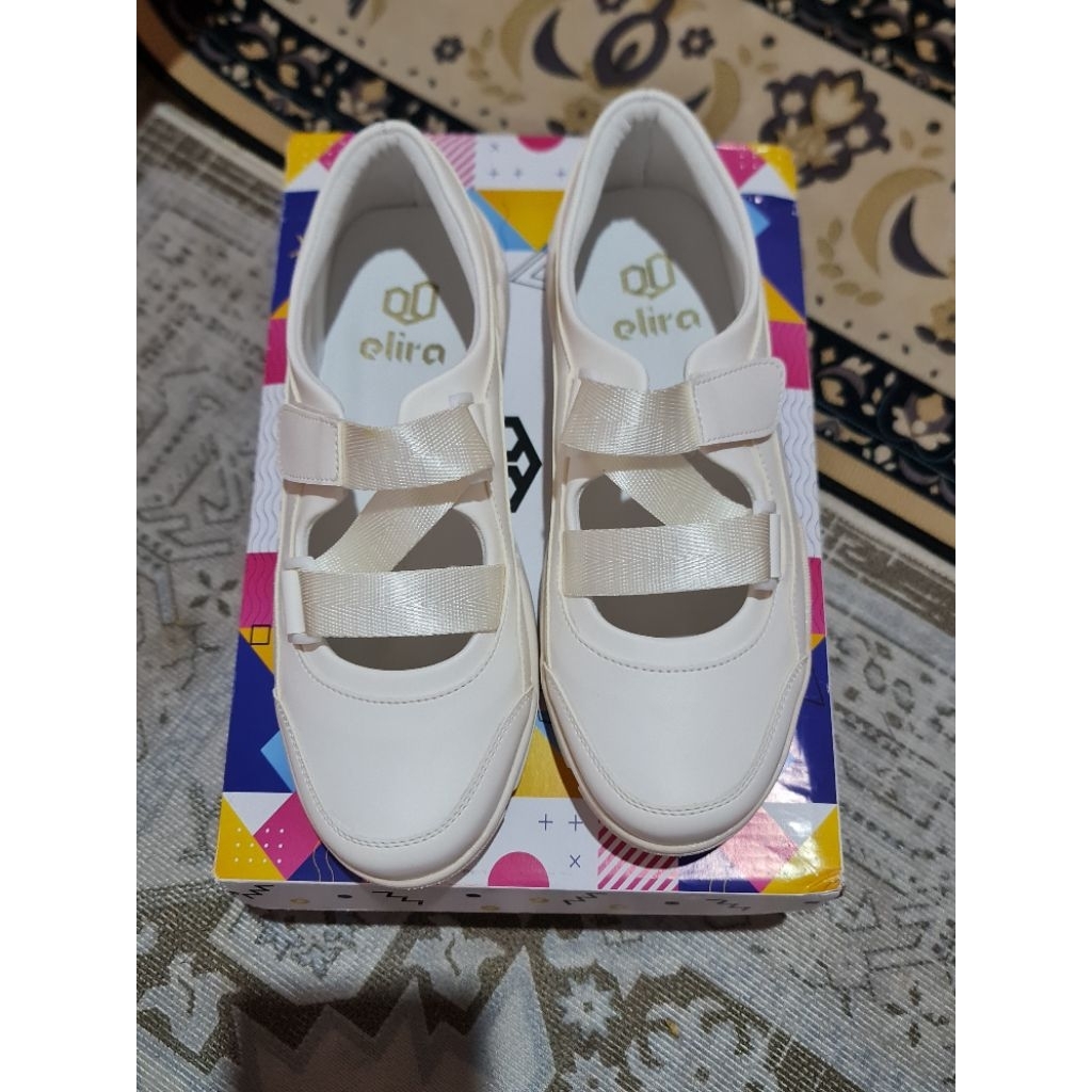 SEPATU MERK ELIRA UKURAN 38