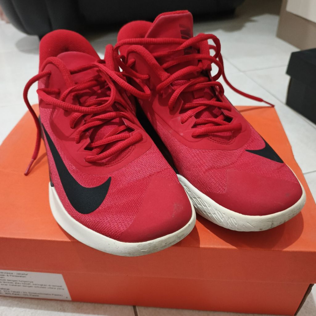 PRELOVED SEPATU NIKE AIR VERSITILE IV