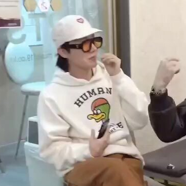 Hoodie Human M. Duck head Jhope