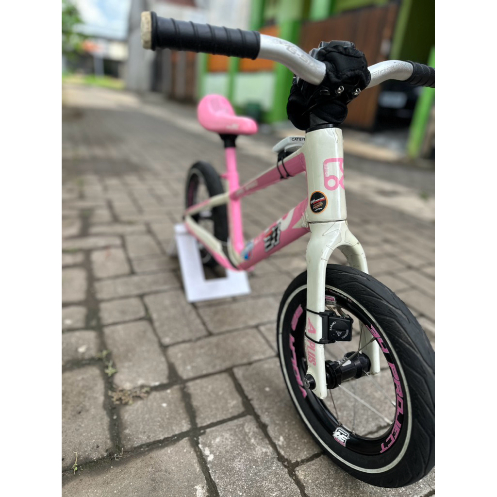 sepeda pushbike bekas bike8 A Plus T800 putih pink