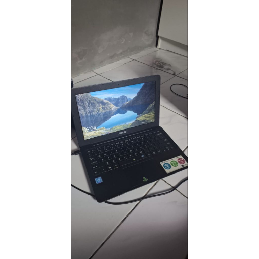 Asus Notebook E202S