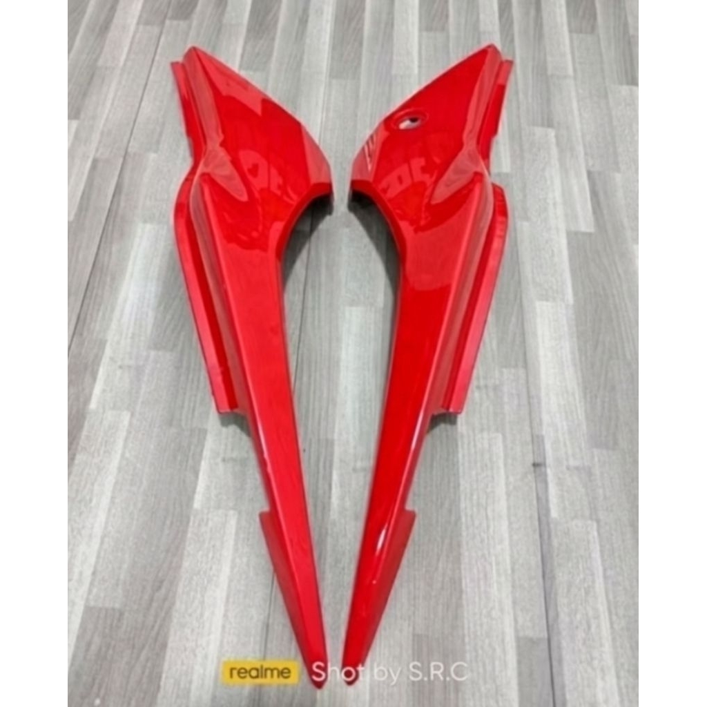 WIN Cover tutup Body Bodi Belakang  lubang kunci  MERAH Honda CB150R New  - CB 150R New - CB 150 R S