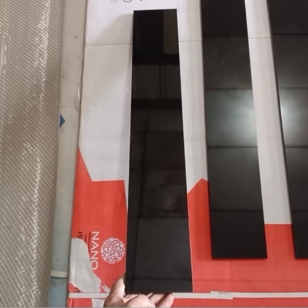 PLINT GRANIT 10x60 HITAM POLOS