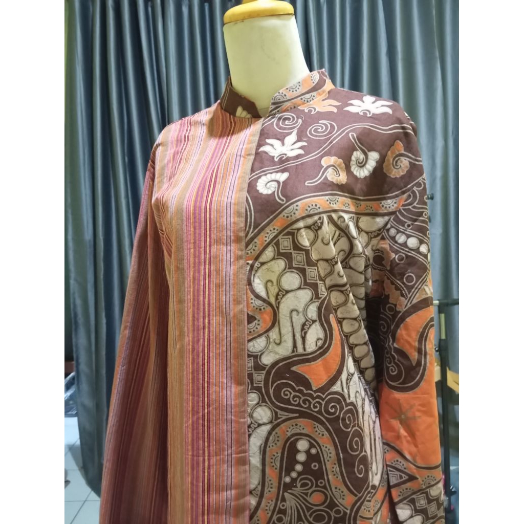 Tunik Lurik Kombinasi Batik Wanita Terbaru
