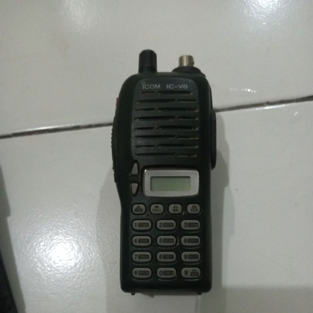 ht icom Ic-v8