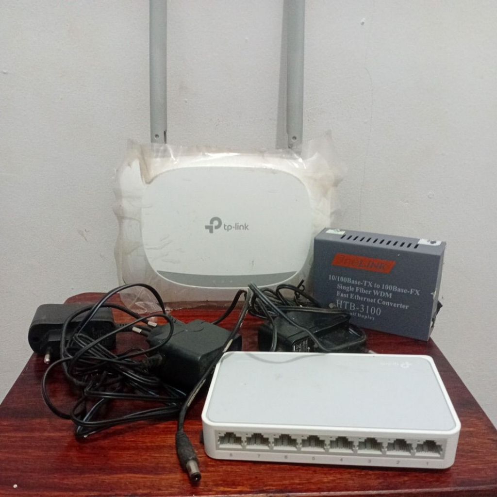 tp link wireless router TL-wr840n + htb 3100B + dekstop swich 8 port (bekas)