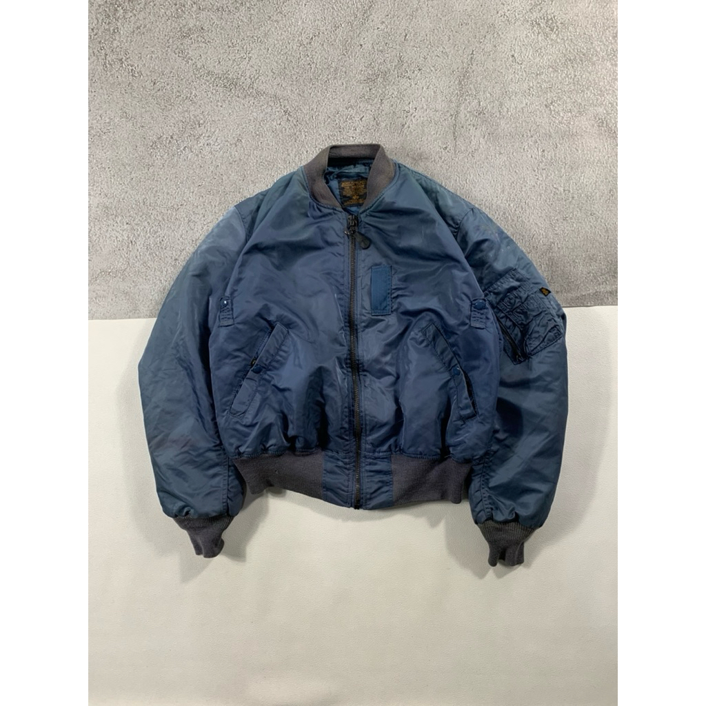 Alpha industries bomber jacket  Size xlarge Panjang 63cm Lebar 69cm