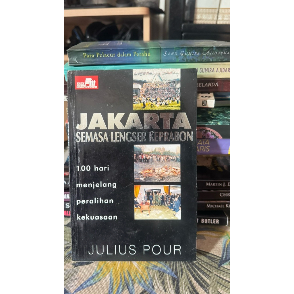 buku jakarta semasa lengser keprabon - julius pour