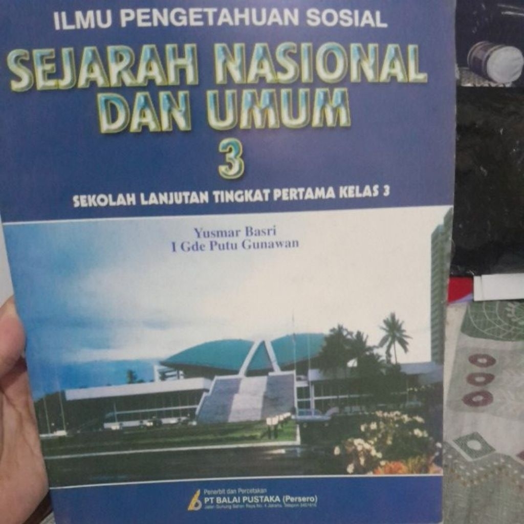 Buku Pelajaran Sejarah Nasional dan Umum SMP Orde Baru Vibes thn 1997